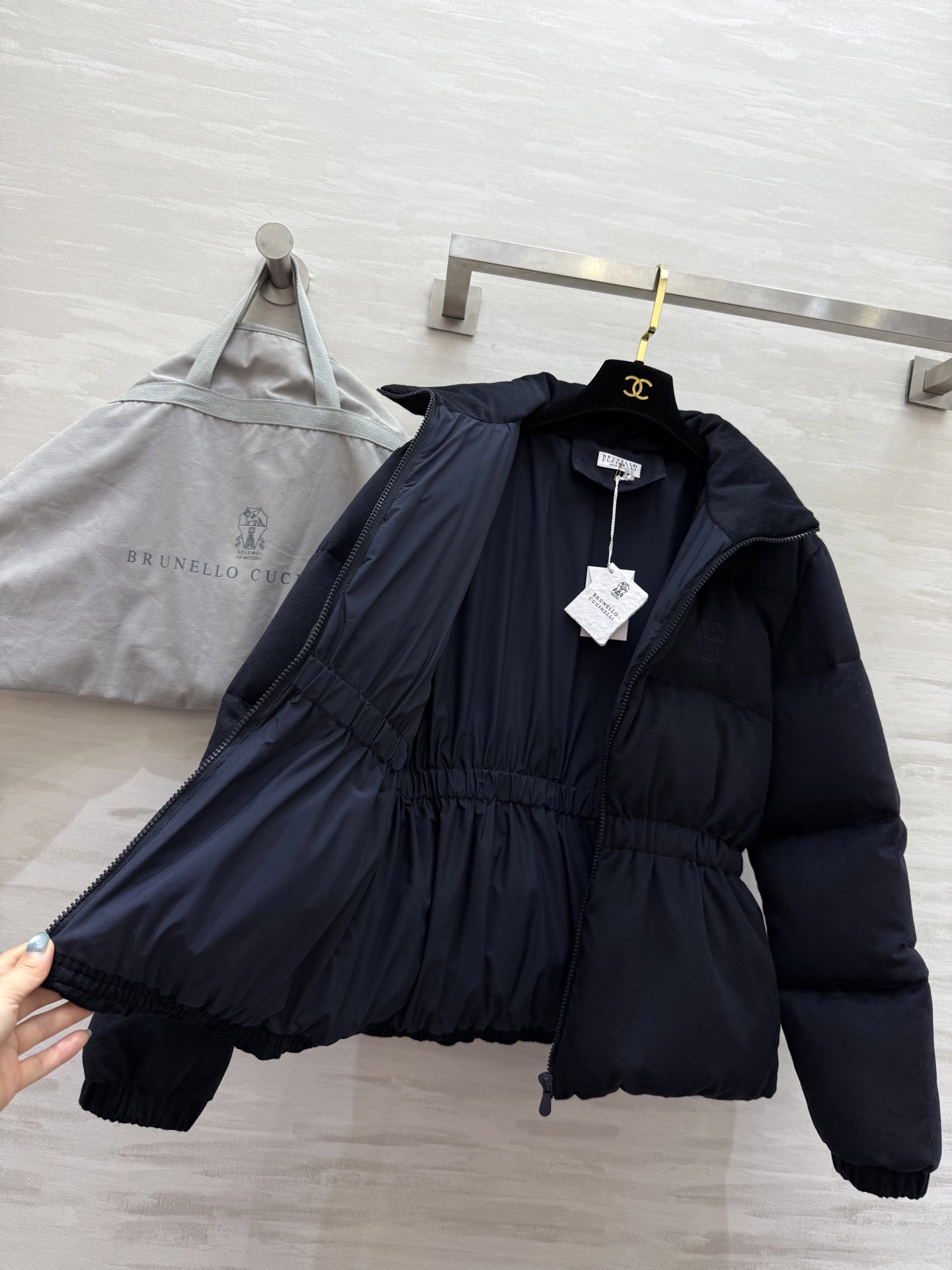 Brunello Cucinelli 브루넬로 쿠치넬리 2025 가을·겨울 여성 하이넥 허리 스트링 구스다운 점퍼 17