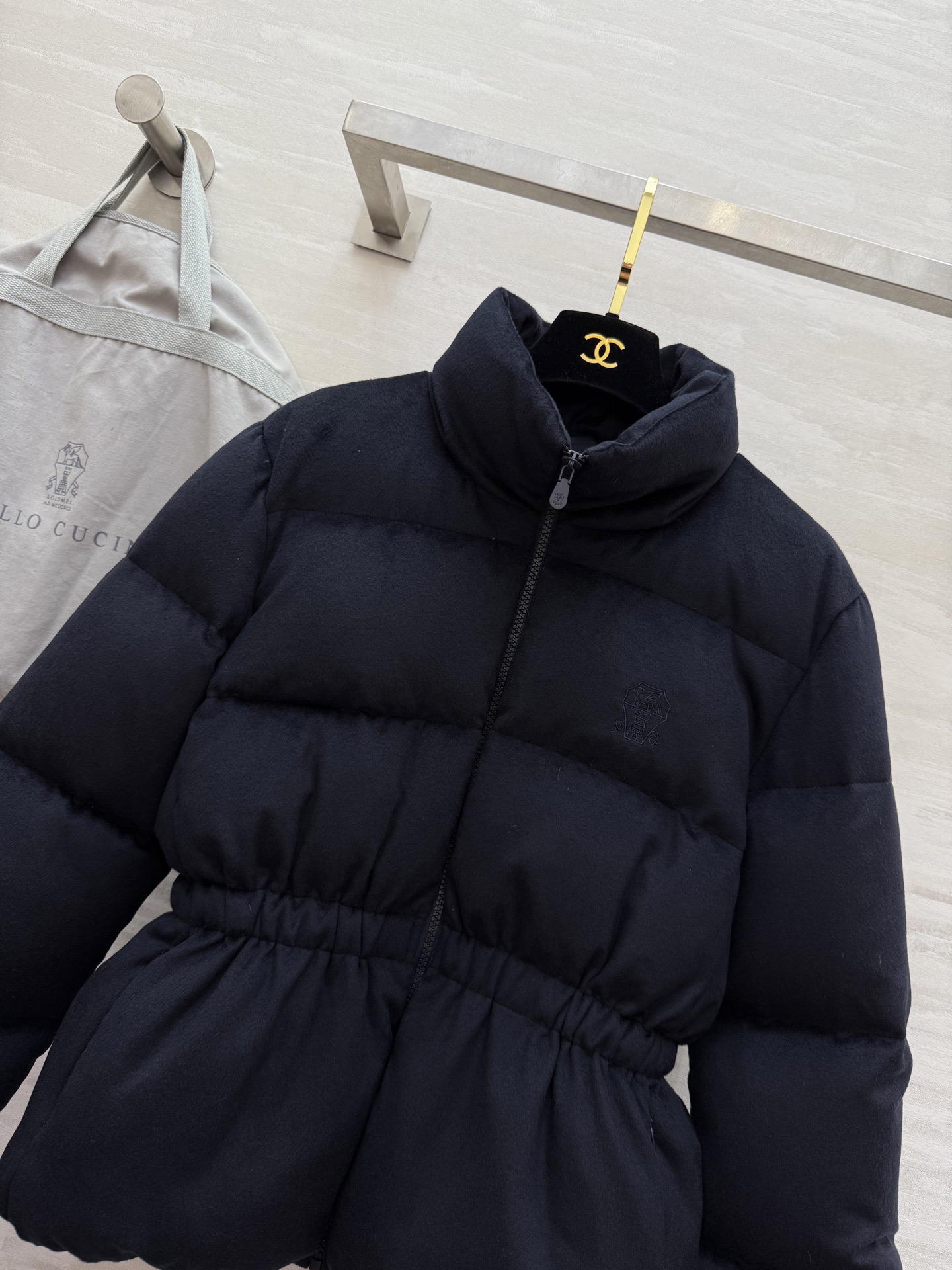 Brunello Cucinelli 브루넬로 쿠치넬리 2025 가을·겨울 여성 하이넥 허리 스트링 구스다운 점퍼 13