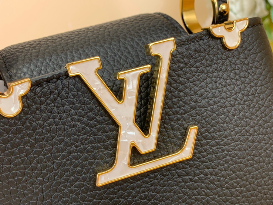 Louis Vuitton 루이비통 2025 카퓌신 나노 블랙 토뤼옹 가죽 핸드백 7