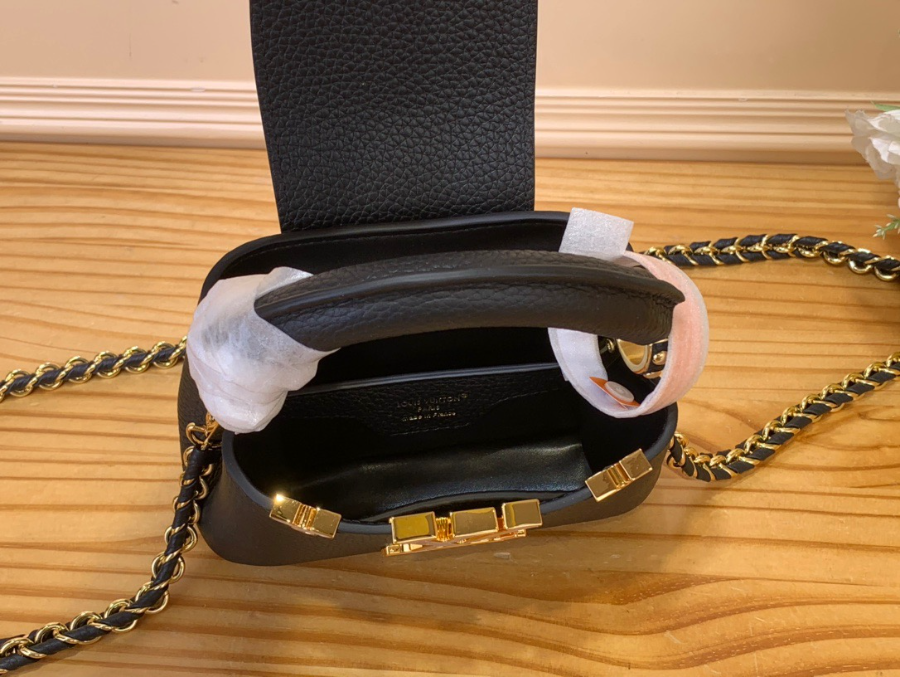 Louis Vuitton 루이비통 2025 카퓌신 나노 블랙 토뤼옹 가죽 핸드백 6