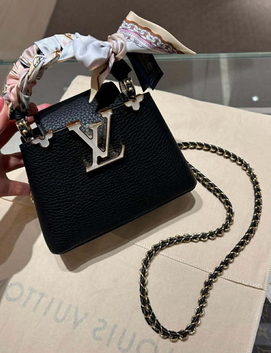 Louis Vuitton 루이비통 2025 카퓌신 나노 블랙 토뤼옹 가죽 핸드백 10