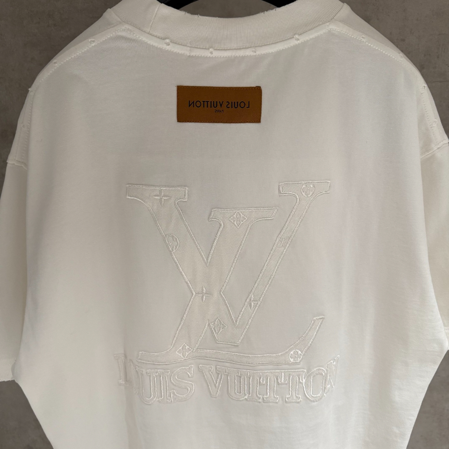 LOUIS VUITTON 루이비통 SS2023 자수 로고 반팔 티셔츠 화이트 4