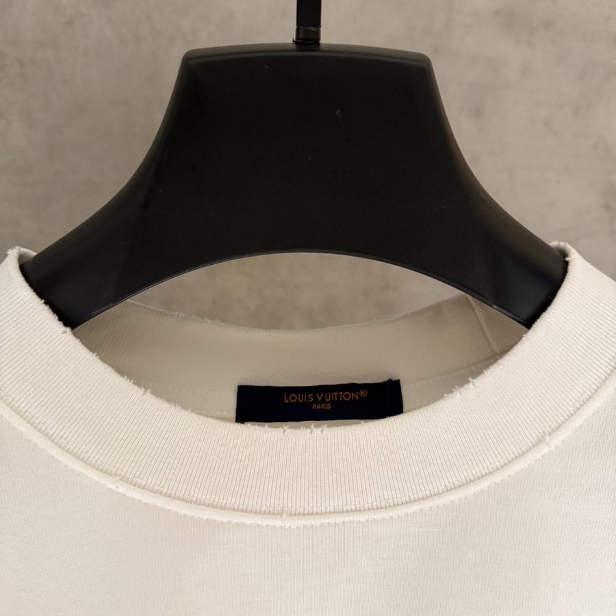LOUIS VUITTON 루이비통 SS2023 자수 로고 반팔 티셔츠 화이트 5