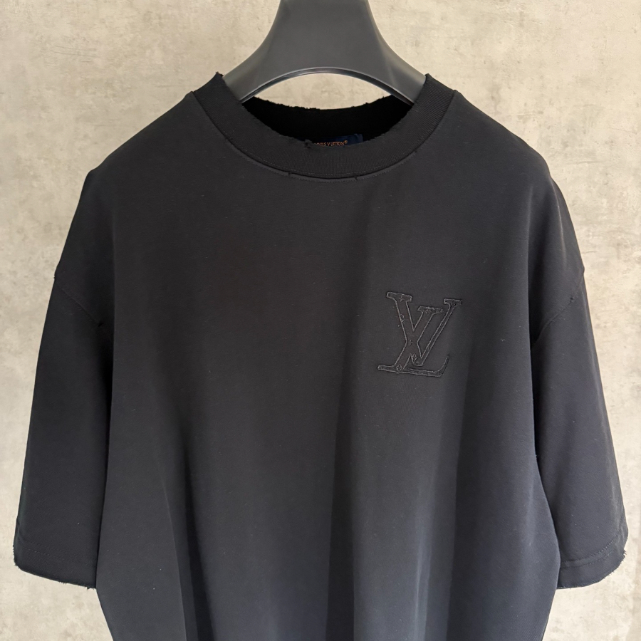 LOUIS VUITTON 루이비통 SS2023 자수 로고 반팔 티셔츠 블랙 3