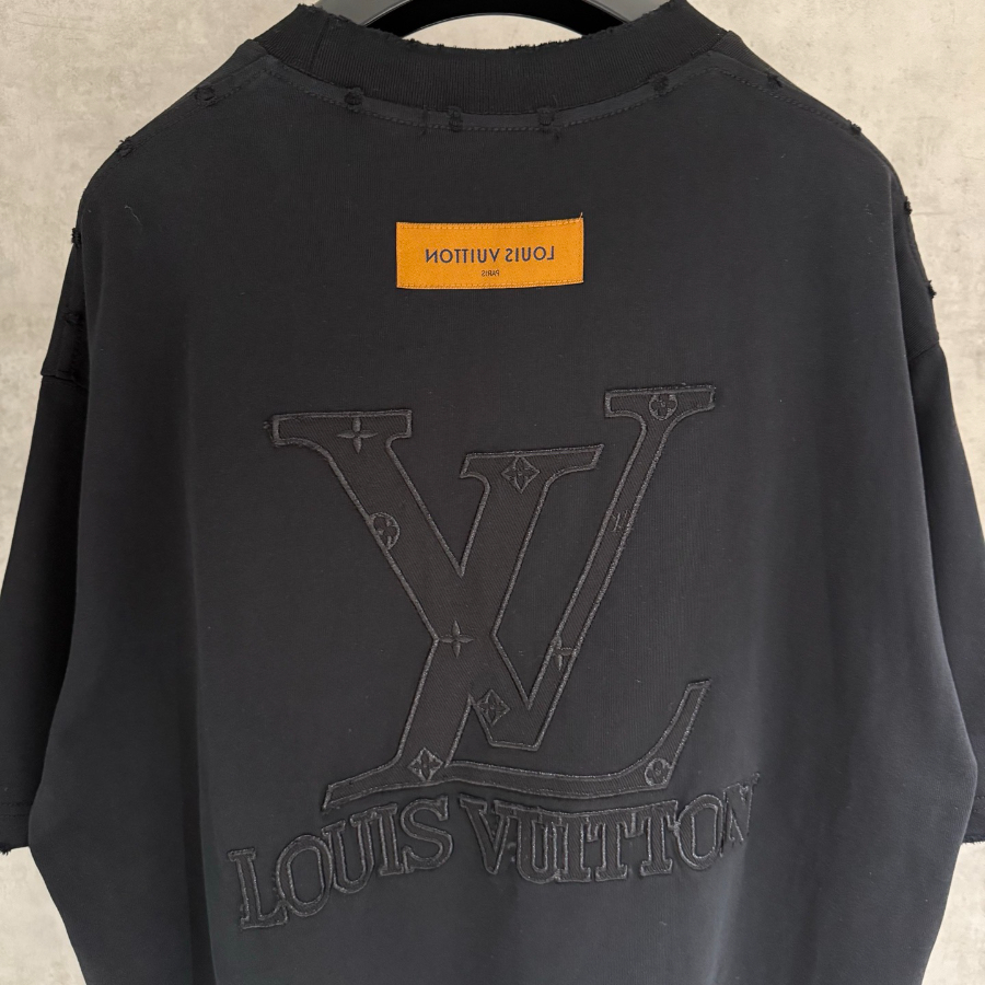 LOUIS VUITTON 루이비통 SS2023 자수 로고 반팔 티셔츠 블랙 4