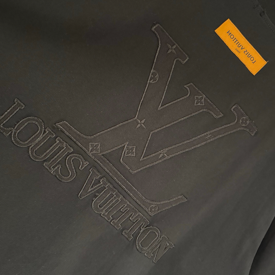 LOUIS VUITTON 루이비통 SS2023 자수 로고 반팔 티셔츠 블랙 7