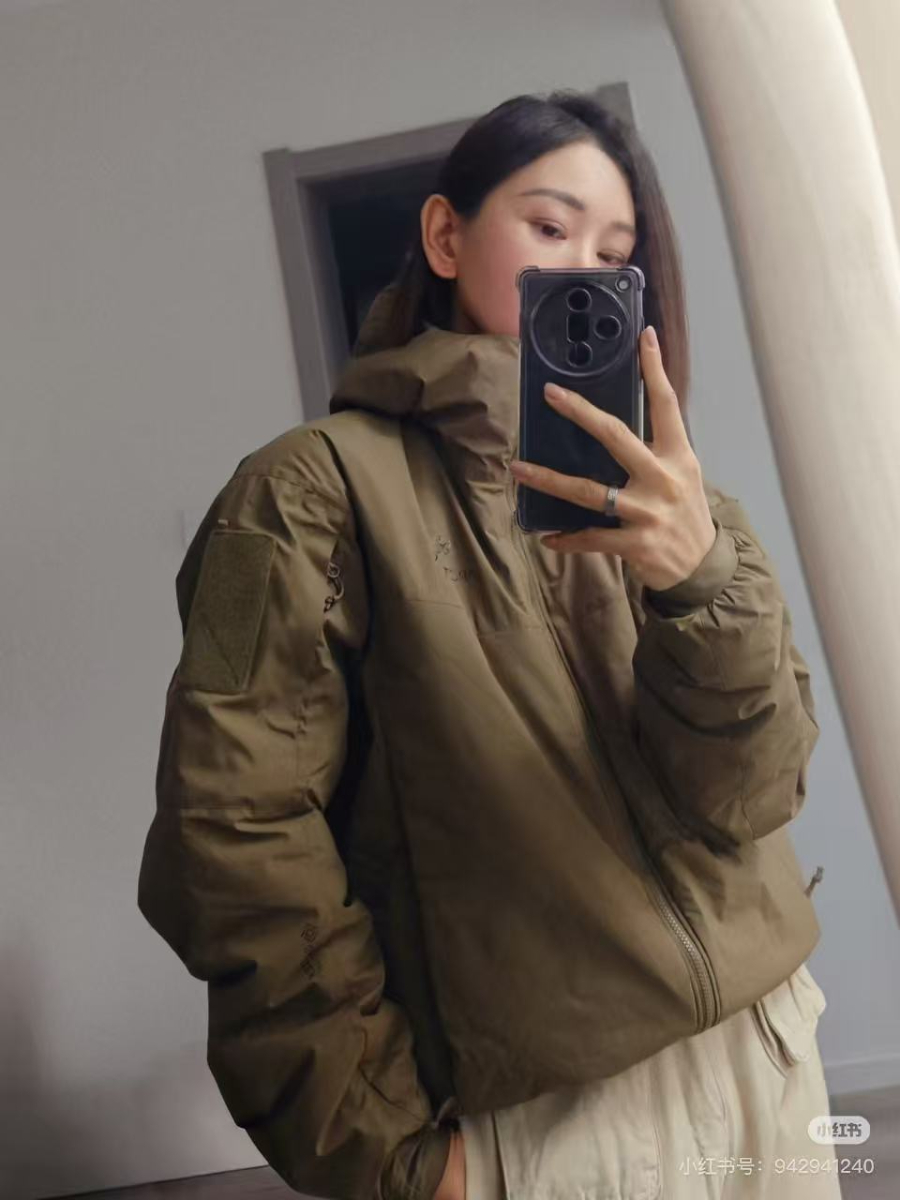 ARC'TERYX 아크테릭스 FW2023 방풍 후드 재킷 베이지 1