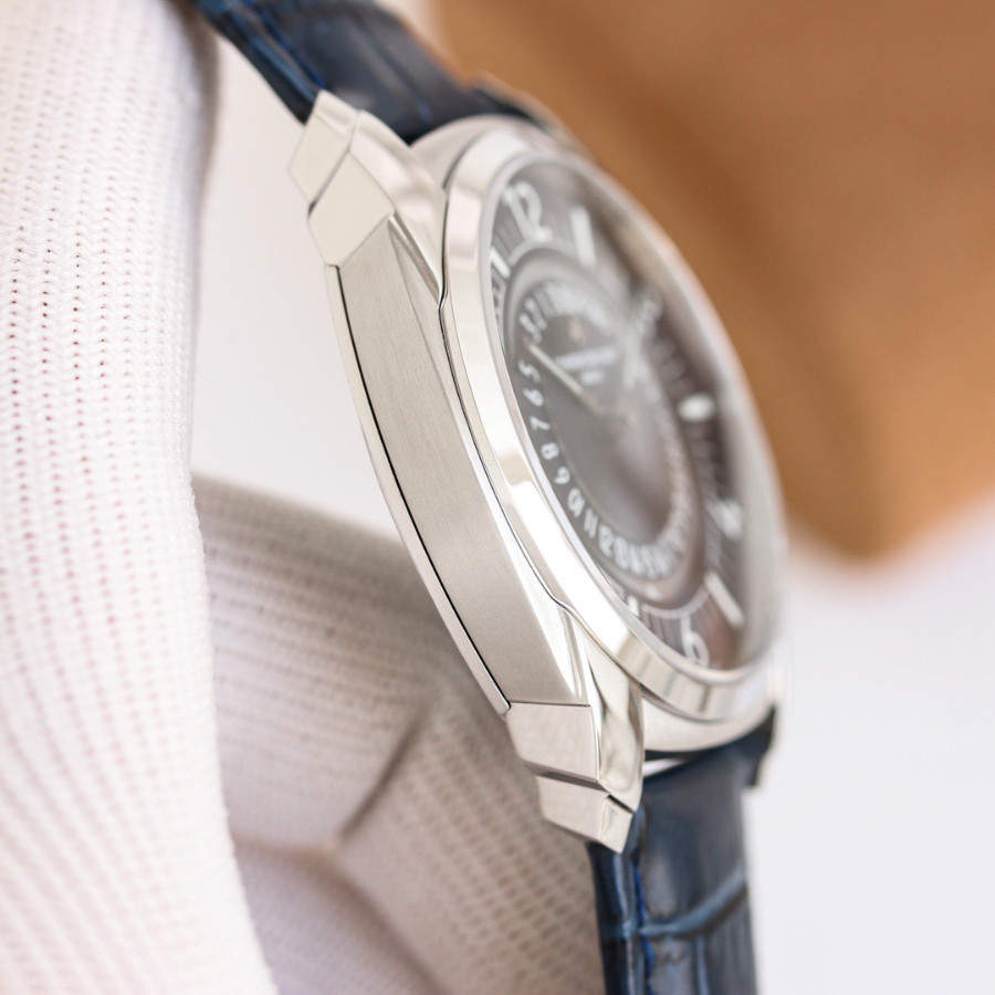 Vacheron Constantin Overseas 4500V 바쉐론 콘스탄틴 오버시즈 4500V 오토매틱 데이트 네이비다이얼 7