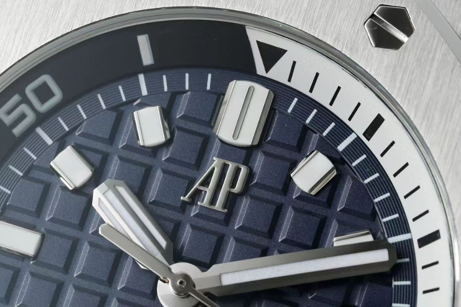 Audemars Piguet Royal Oak Offshore Diver 15720ST.OO.A009CA.01 오데마 피게 로열 오크 오프쇼어 다이버 15720 네이비 4