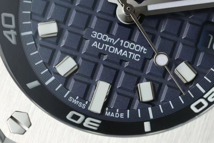 Audemars Piguet Royal Oak Offshore Diver 15720ST.OO.A009CA.01 오데마 피게 로열 오크 오프쇼어 다이버 15720 네이비 5