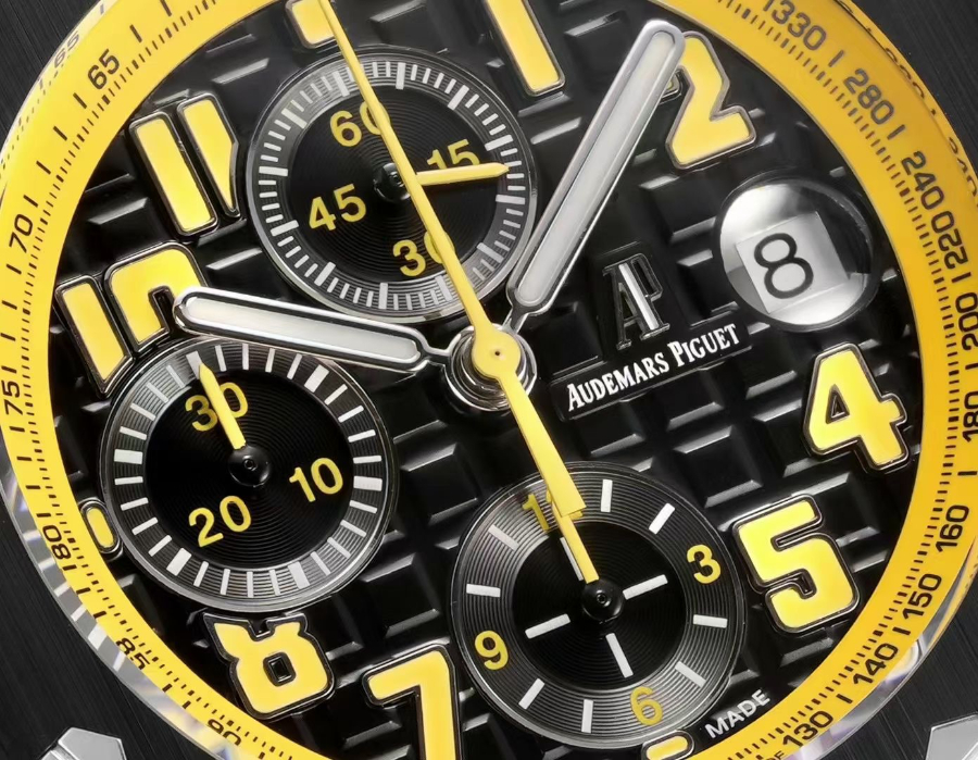 Audemars Piguet Royal Oak Offshore Chronograph 26400 오데마 피게 로열 오크 오프쇼어 크로노그래프 26400 블랙 옐로우 4