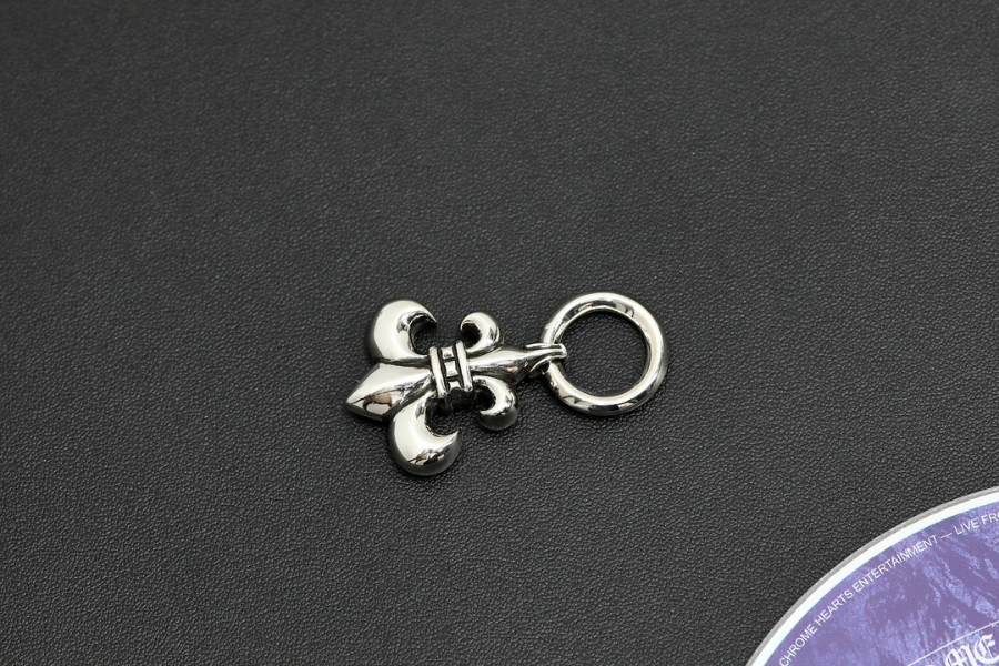 Chrome Hearts Large Ring Fleur Pendant 크롬하츠 라지 링 플뢰르 펜던트 11