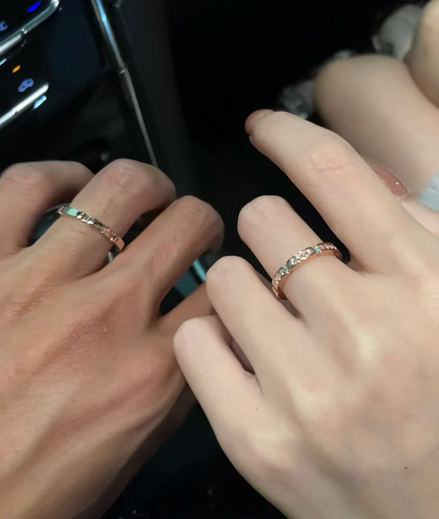Cartier 까르띠에 LOVE 하프 다이아몬드 링 1