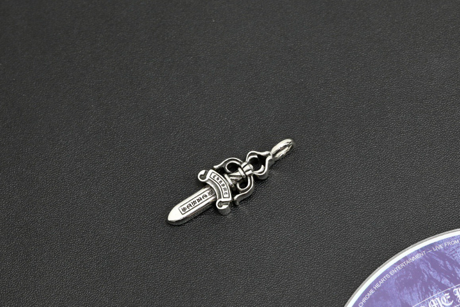 Chrome Hearts Baby Dagger Pendant 크롬하츠 베이비 대거 펜던트 11