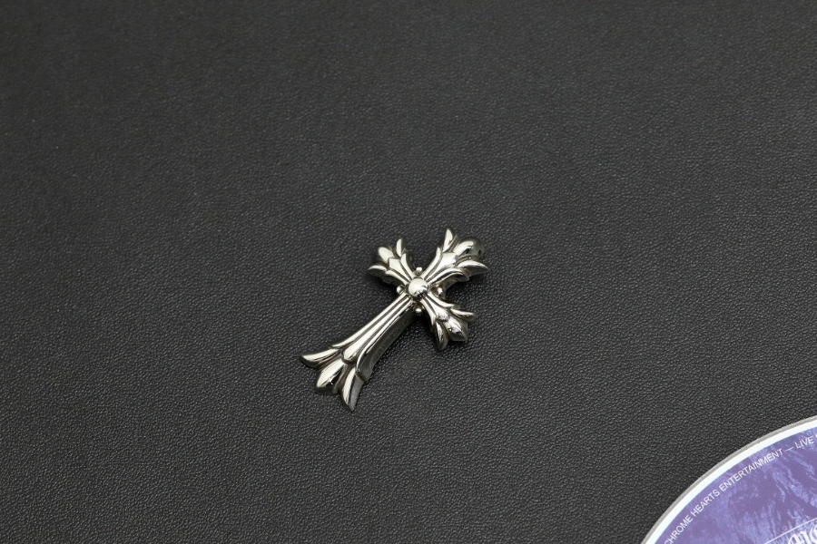 Chrome Hearts Medium Heavy Cross Pendant 크롬하츠 미디엄 헤비 크로스 펜던트 9