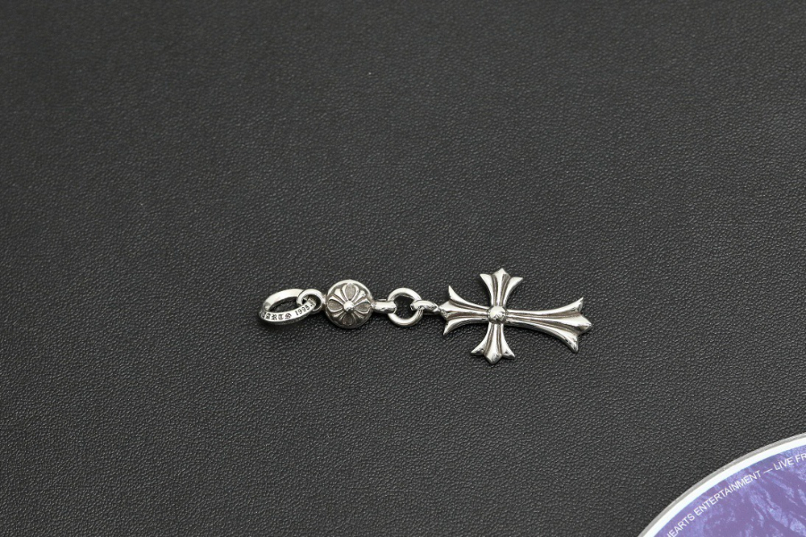 Chrome Hearts Small Cross & Ball Pendant 크롬하츠 스몰 크로스 & 볼 펜던트 11