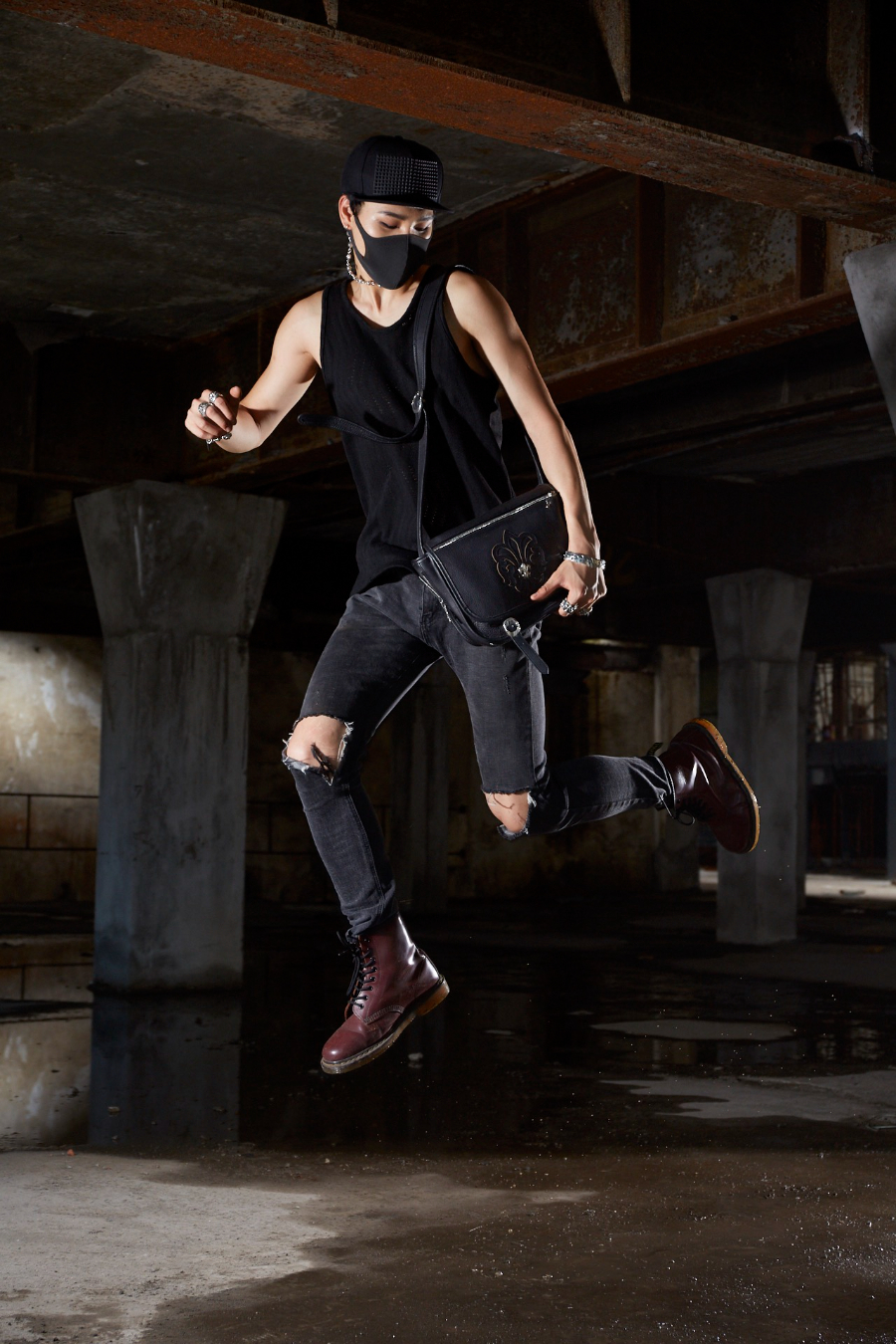 Chrome Hearts Soft Shoulder Tiny/B Fleur-de-Lis 크롬하츠 소프트 숄더 타이니 B 백합 문양 크로스백 3