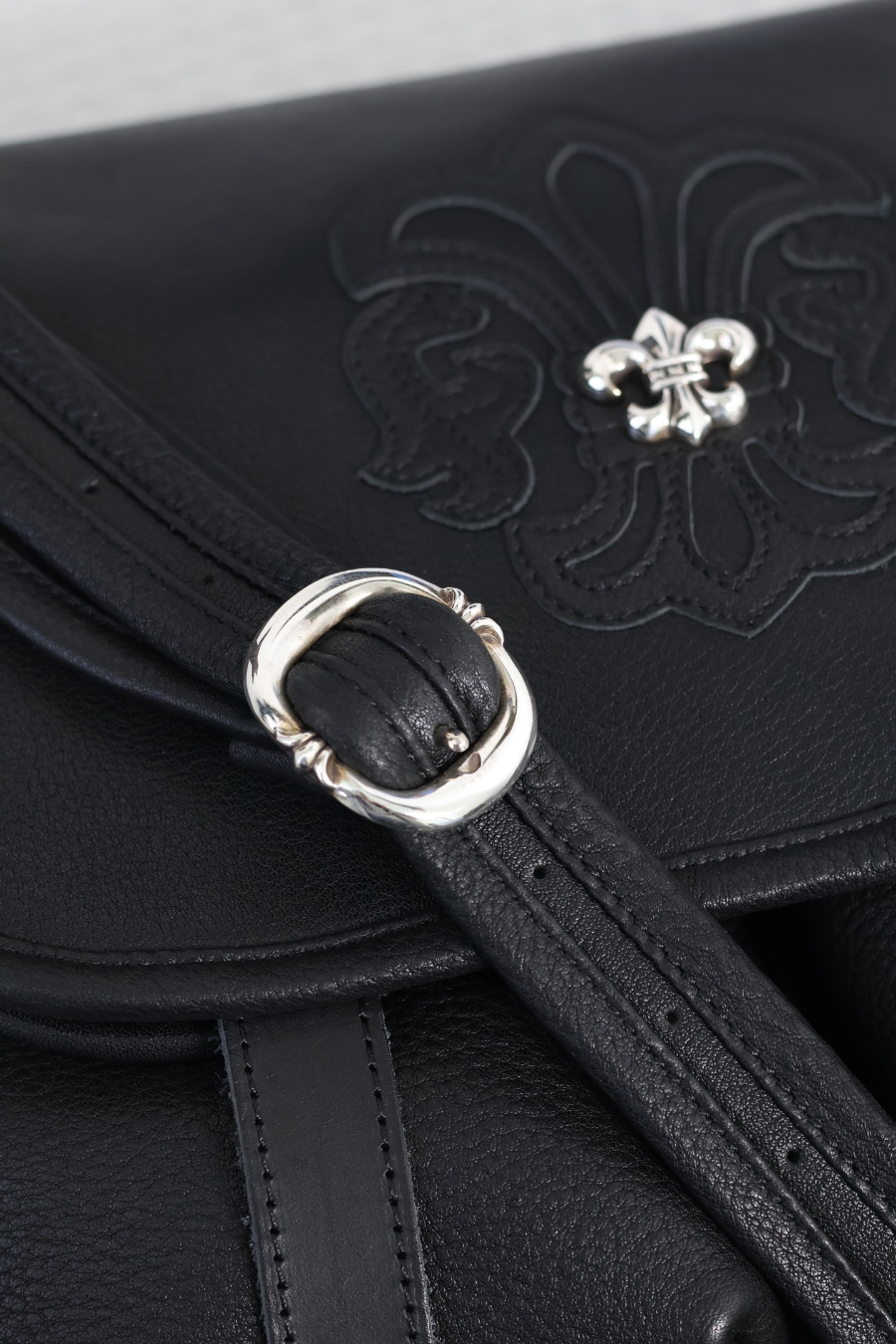 Chrome Hearts Soft Shoulder Tiny/B Fleur-de-Lis 크롬하츠 소프트 숄더 타이니 B 백합 문양 크로스백 23