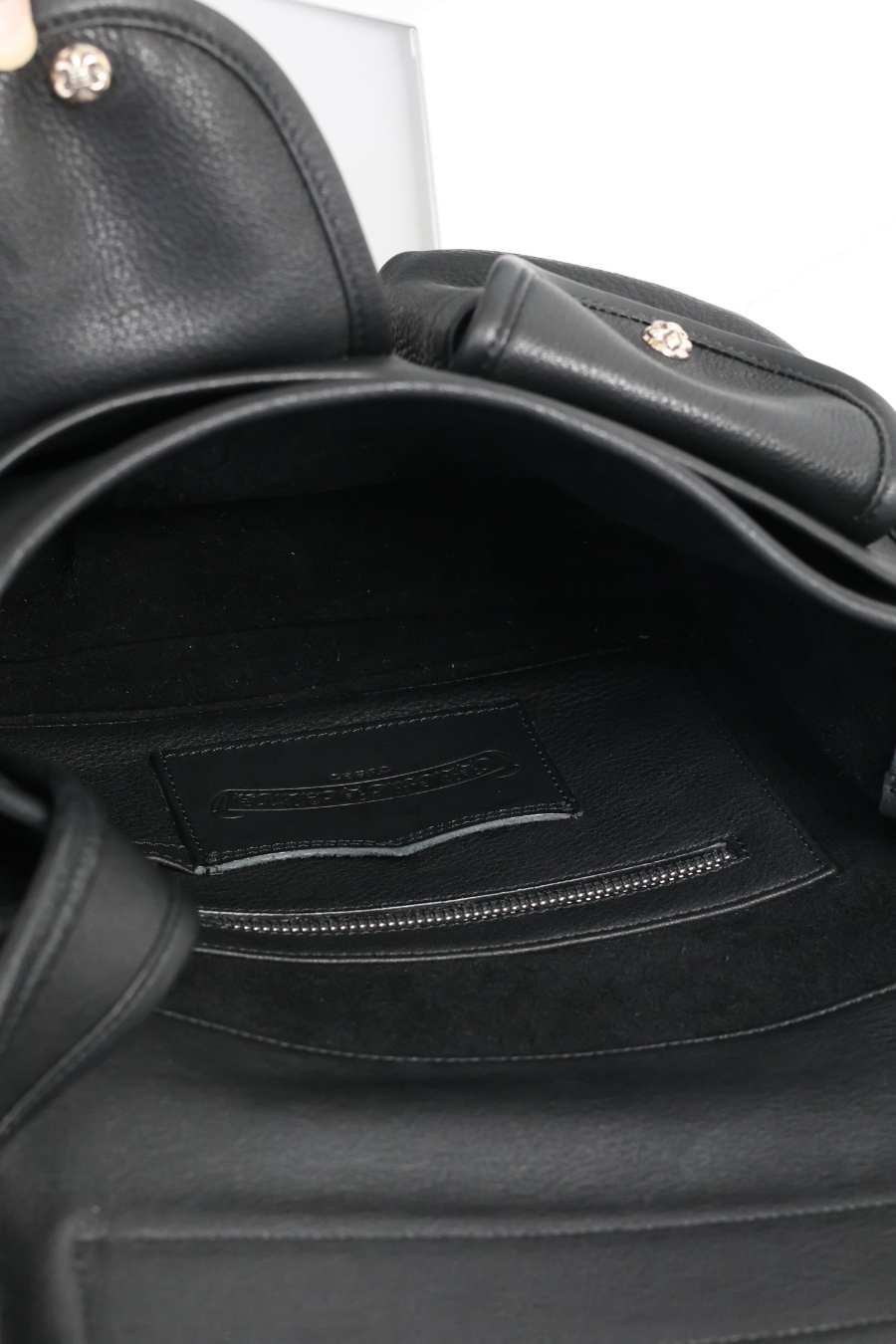 Chrome Hearts Soft Shoulder Tiny/B Fleur-de-Lis 크롬하츠 소프트 숄더 타이니 B 백합 문양 크로스백 28