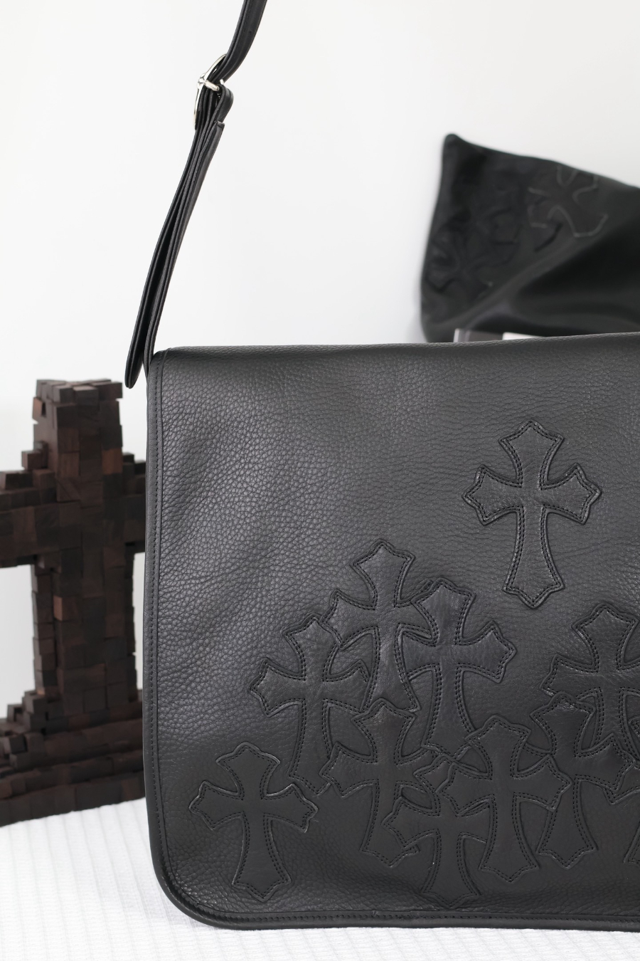 Chrome Hearts All Black Cross Embossed Shoulder Bag 크롬하츠 올블랙 크로스 엠보스 숄더백 17