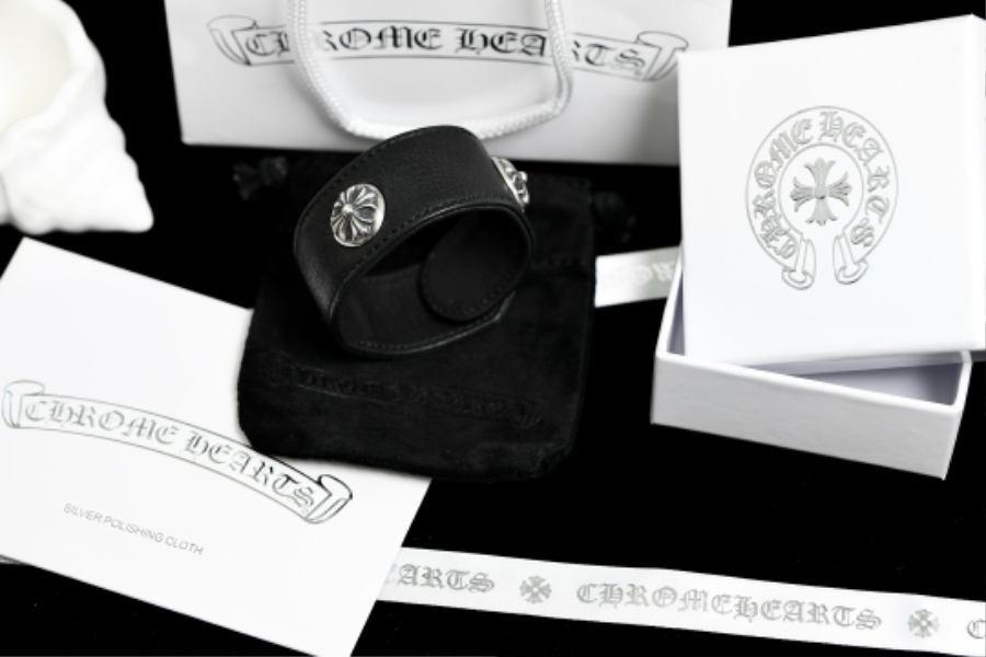 Chrome Hearts Cross Round Stud Leather Bracelet 크롬하츠 크로스 라운드 스터드 레더 브레이슬릿 1