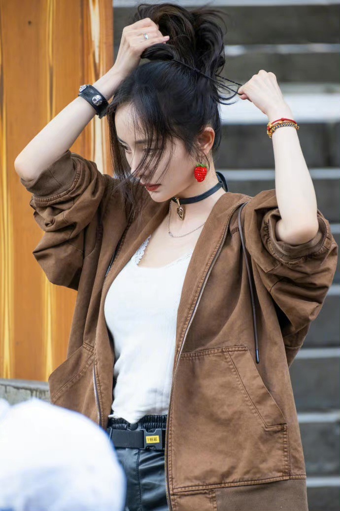 Chrome Hearts Cross Round Stud Leather Bracelet 크롬하츠 크로스 라운드 스터드 레더 브레이슬릿 3