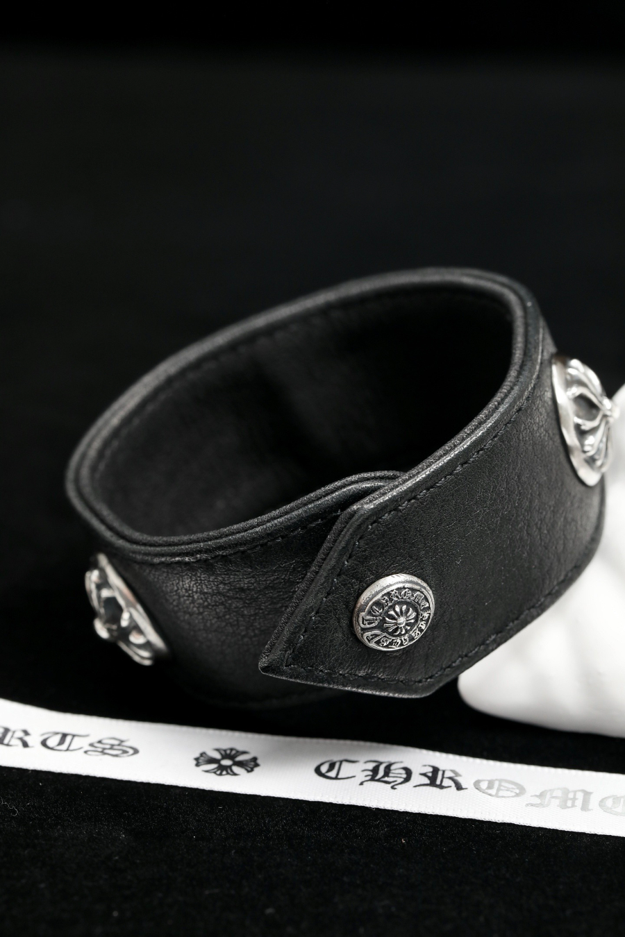 Chrome Hearts Cross Round Stud Leather Bracelet 크롬하츠 크로스 라운드 스터드 레더 브레이슬릿 9