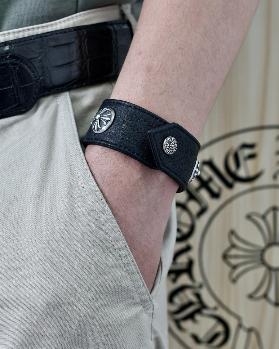 Chrome Hearts Cross Round Stud Leather Bracelet 크롬하츠 크로스 라운드 스터드 레더 브레이슬릿 17