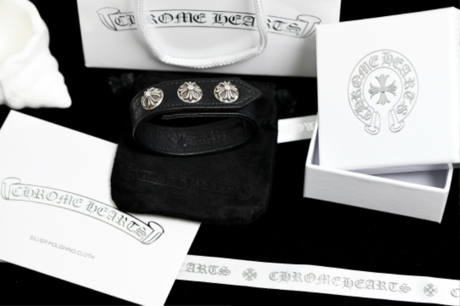 Chrome Hearts Cross Round Stud Leather Bracelet 크롬하츠 크로스 라운드 스터드 레더 브레이슬릿 1