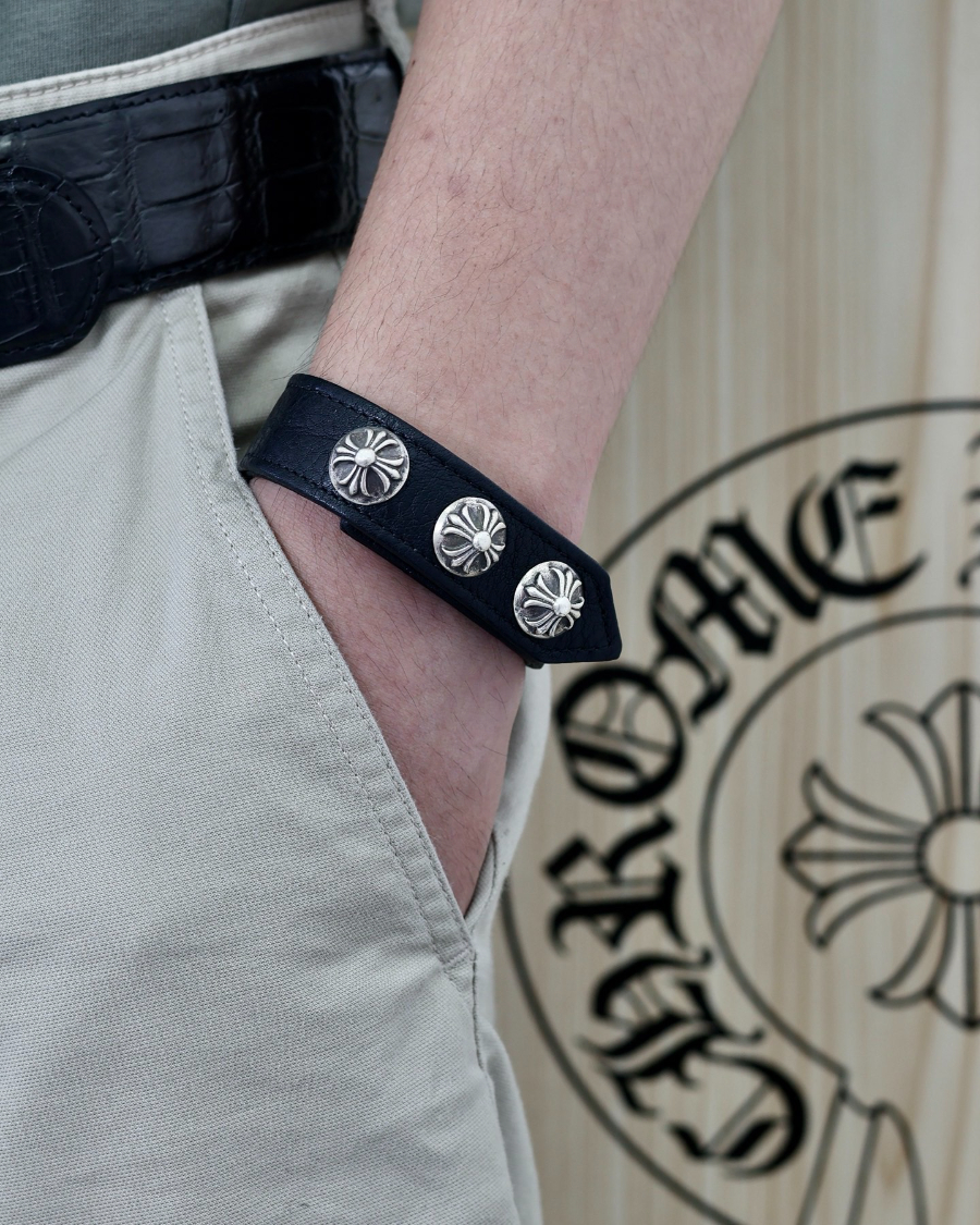 Chrome Hearts Cross Round Stud Leather Bracelet 크롬하츠 크로스 라운드 스터드 레더 브레이슬릿 17