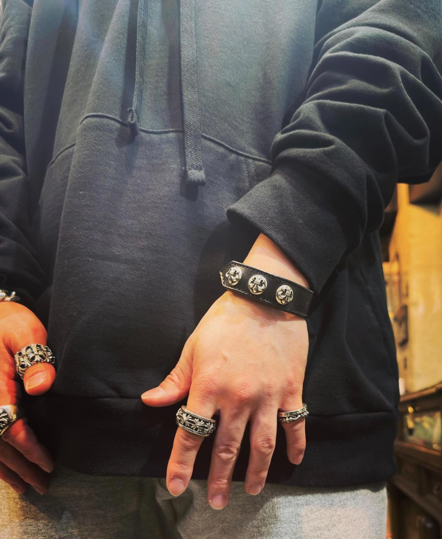 Chrome Hearts Fleur-de-Lis Round Stud Leather Bracelet 크롬하츠 플뢰르 드 리스 라운드 스터드 레더 브레이슬릿 4