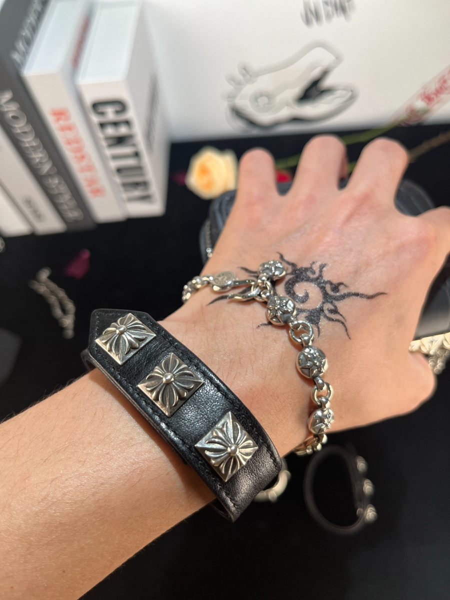 Chrome Hearts Square Cross Stud Leather Bracelet 크롬하츠 스퀘어 크로스 스터드 레더 브레이슬릿 4
