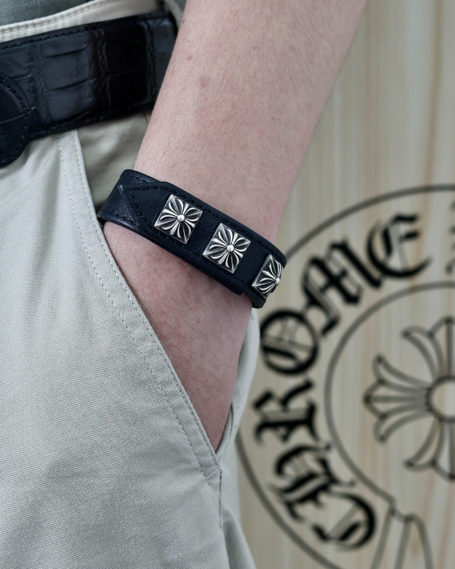 Chrome Hearts Square Cross Stud Leather Bracelet 크롬하츠 스퀘어 크로스 스터드 레더 브레이슬릿 17