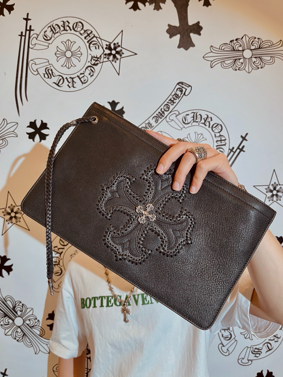 Chrome Hearts Cross Embossed Clutch 크롬하츠 십자 엠보싱 클러치 1