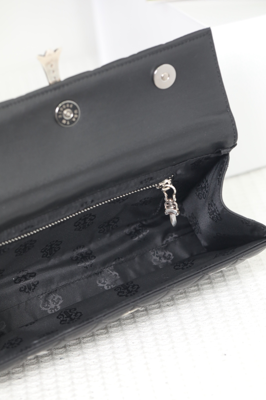 Chrome Hearts Quilted Cross Chain Clutch 크롬하츠 퀼팅 크로스 체인 클러치 23