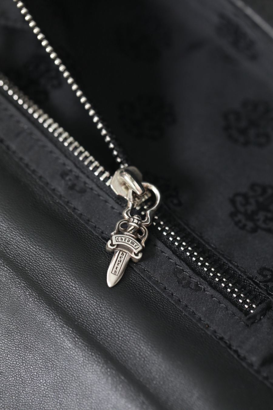Chrome Hearts Quilted Cross Chain Clutch 크롬하츠 퀼팅 크로스 체인 클러치 25