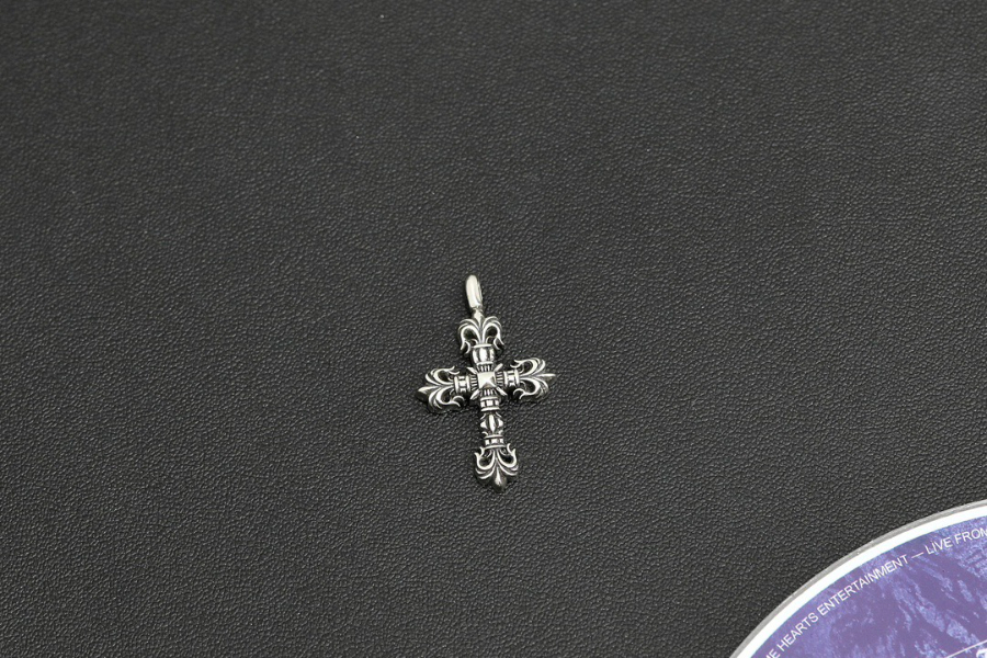 Chrome Hearts Mini Cross Fleur Pendant 크롬하츠 미니 크로스 플뢰르 펜던트 3