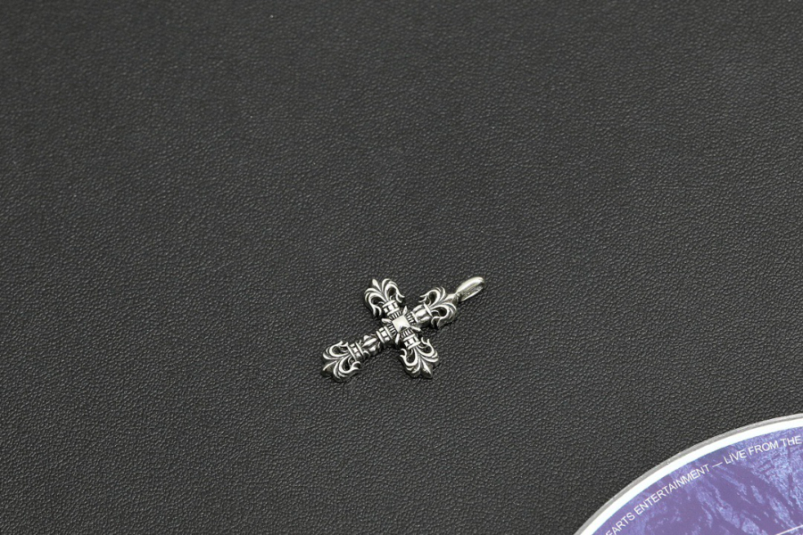 Chrome Hearts Mini Cross Fleur Pendant 크롬하츠 미니 크로스 플뢰르 펜던트 4