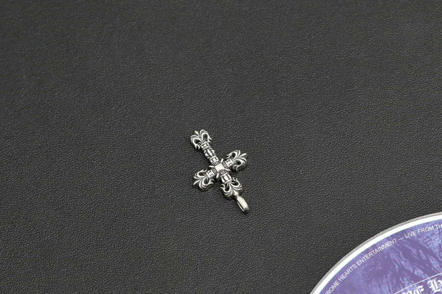 Chrome Hearts Mini Cross Fleur Pendant 크롬하츠 미니 크로스 플뢰르 펜던트 5