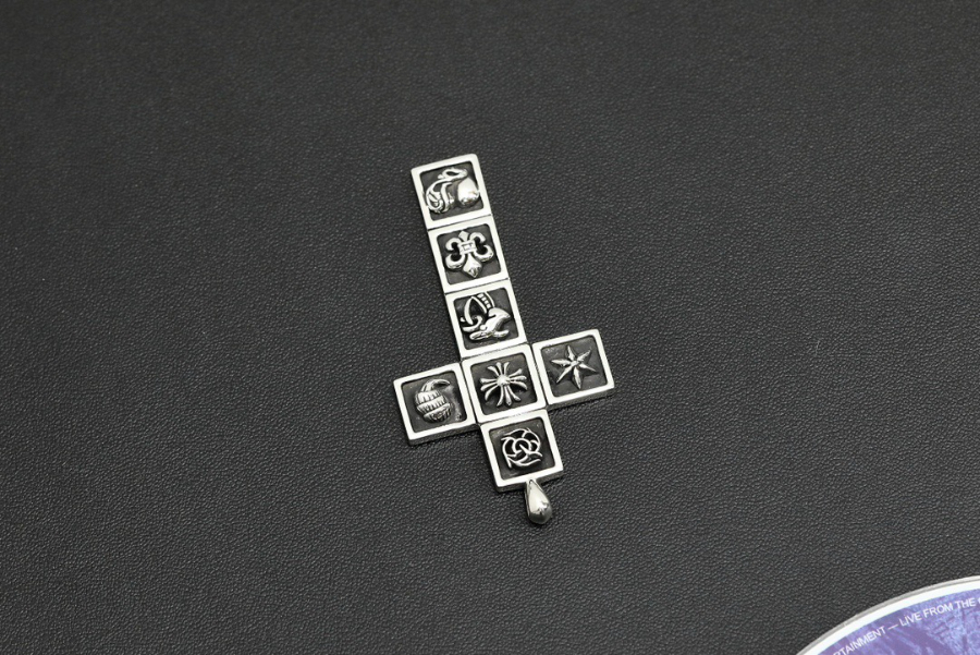 Chrome Hearts Multi Icon Cross Pendant 크롬하츠 멀티 아이콘 크로스 펜던트 15