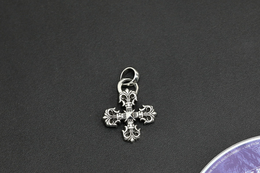 Chrome Hearts Four Fleur Cross Pendant 크롬하츠 포 플뢰르 크로스 펜던트 9