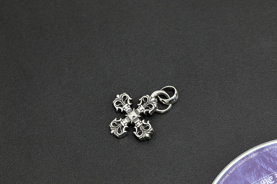 Chrome Hearts Four Fleur Cross Pendant 크롬하츠 포 플뢰르 크로스 펜던트 10