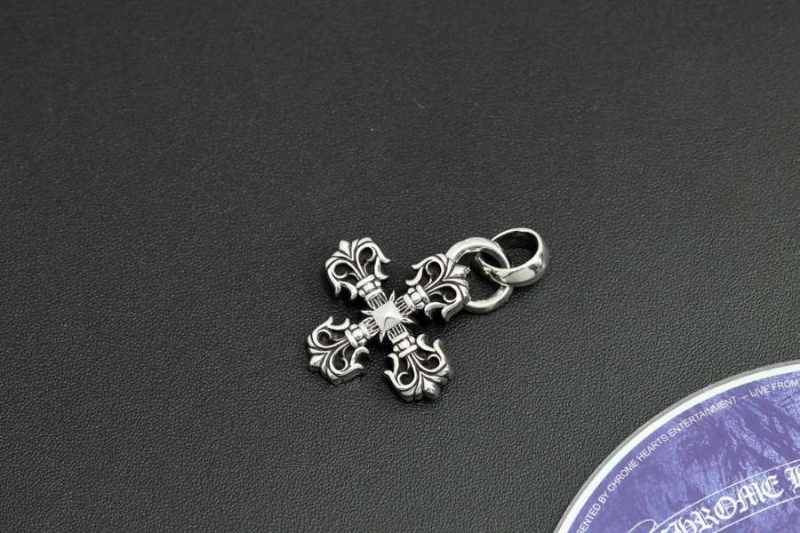 Chrome Hearts Four Fleur Cross Pendant 크롬하츠 포 플뢰르 크로스 펜던트 13