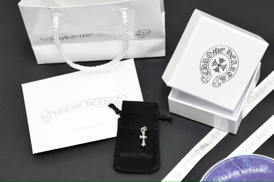 Chrome Hearts Mini Single Diamond Cross Pendant 크롬하츠 미니 싱글 다이아 크로스 펜던트 5