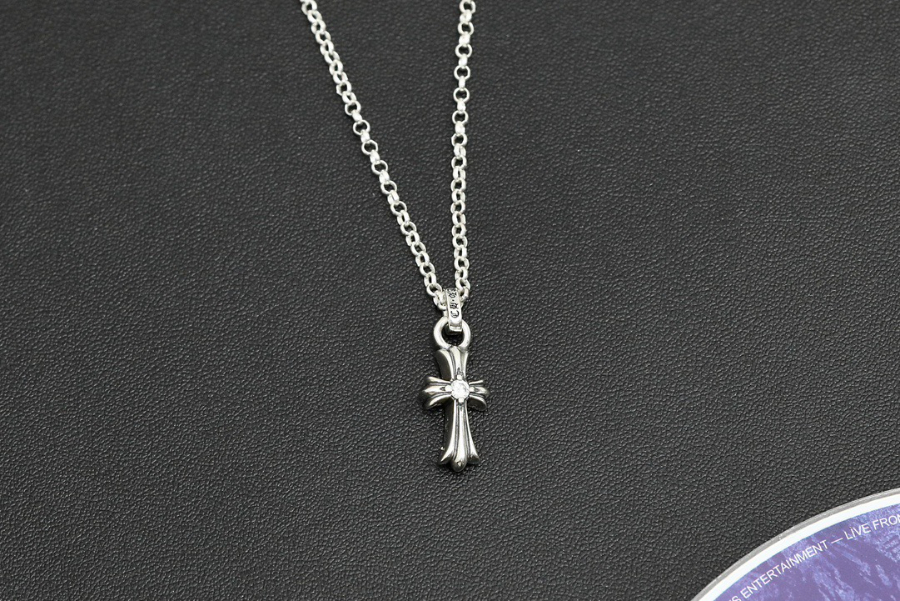 Chrome Hearts Mini Single Diamond Cross Pendant 크롬하츠 미니 싱글 다이아 크로스 펜던트 7