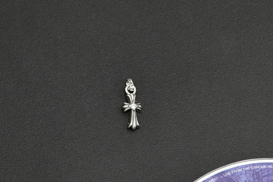 Chrome Hearts Mini Single Diamond Cross Pendant 크롬하츠 미니 싱글 다이아 크로스 펜던트 8