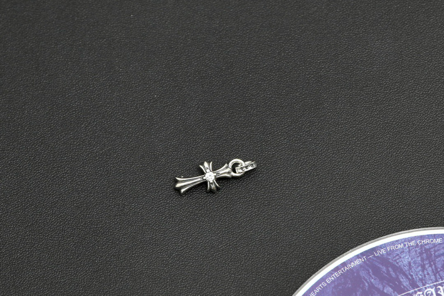 Chrome Hearts Mini Single Diamond Cross Pendant 크롬하츠 미니 싱글 다이아 크로스 펜던트 9