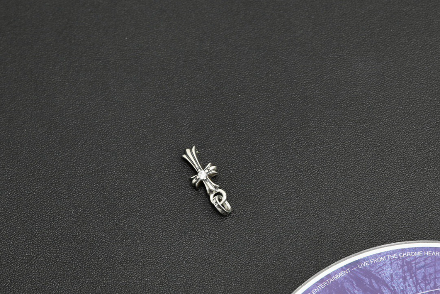 Chrome Hearts Mini Single Diamond Cross Pendant 크롬하츠 미니 싱글 다이아 크로스 펜던트 10