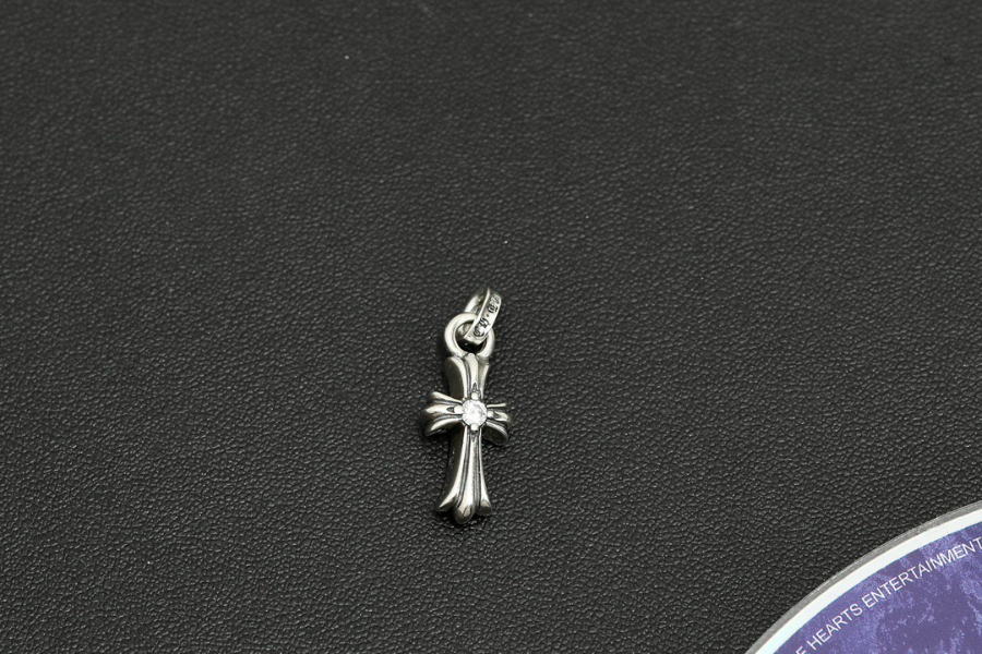 Chrome Hearts Mini Single Diamond Cross Pendant 크롬하츠 미니 싱글 다이아 크로스 펜던트 13