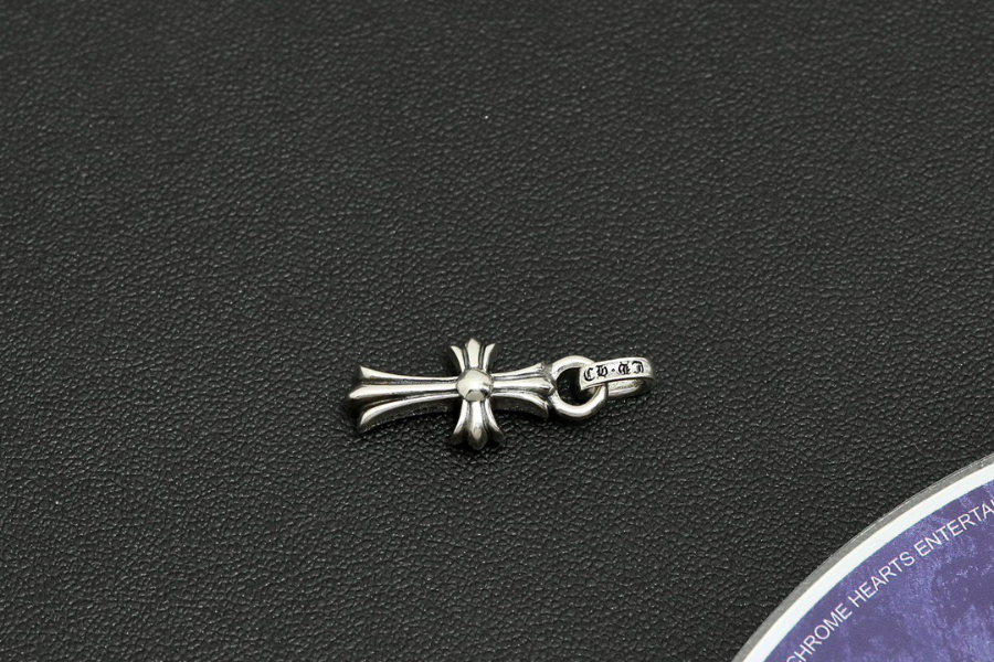 Chrome Hearts Mini Single Diamond Cross Pendant 크롬하츠 미니 싱글 다이아 크로스 펜던트 14